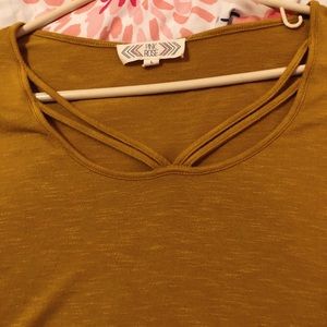 yellow/gold tee